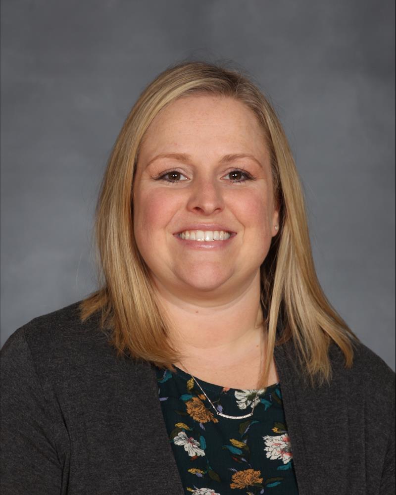 Tara Piatek, Principal